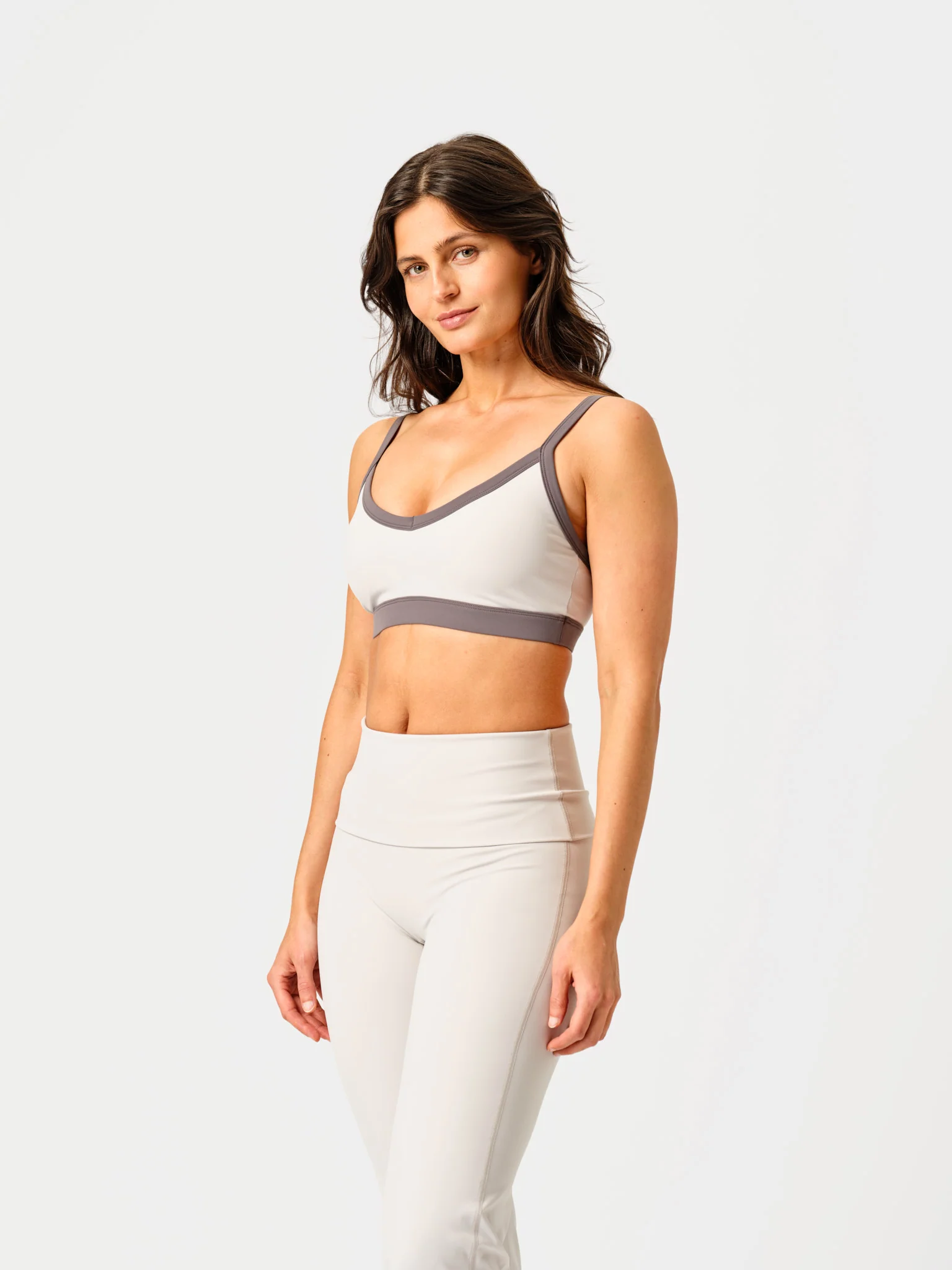 Elevate Contrast Bra Soft Grey - Image 2