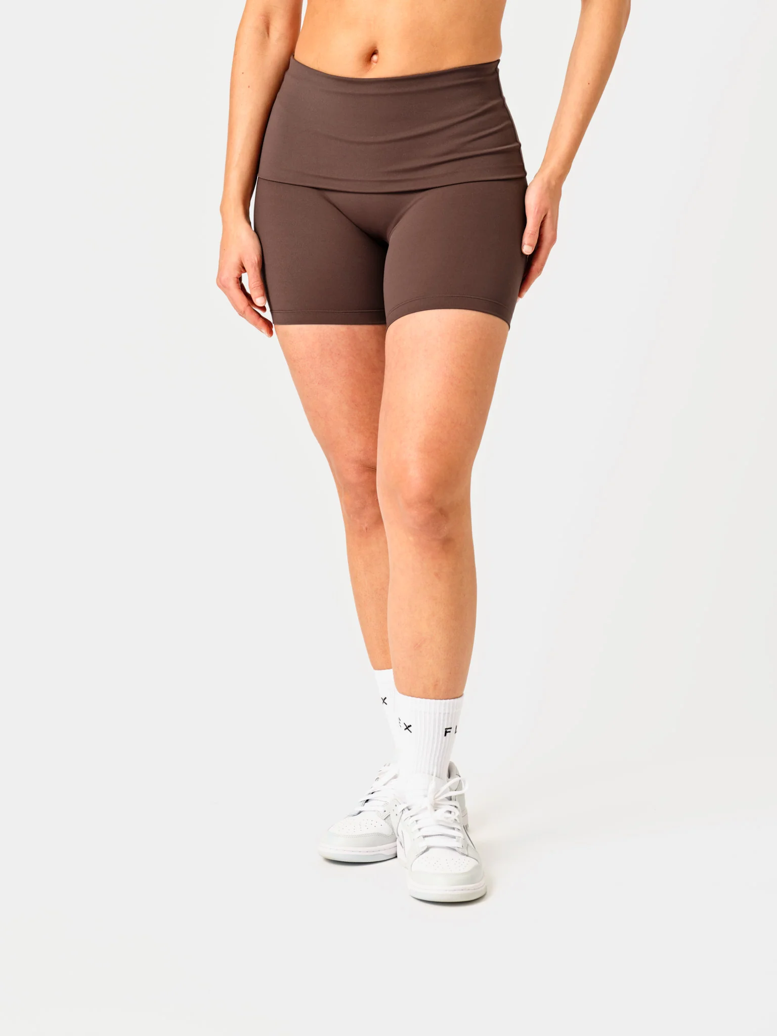 Foldover Shorts Espresso - Image 4