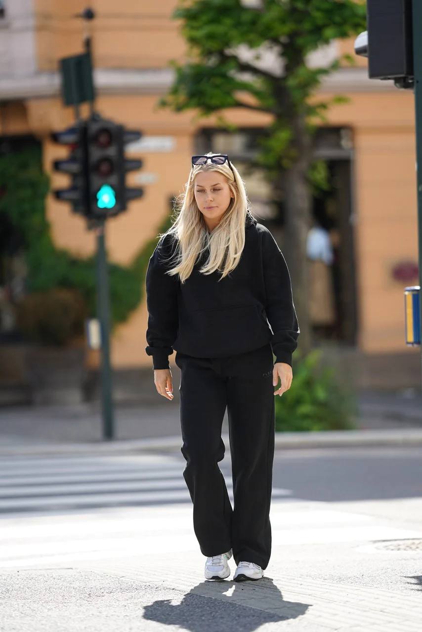 Studio Hoodie Black - Image 2